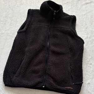 Black Free Country Sherpa Fleece Zipper Vest with Zipper Pockets